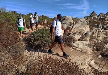 Proseguono le visite guidate gratuite presso Cala Coticcio e Cala Brigantina